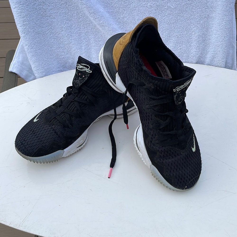 Nike lebron 16 ‘Soundtrack’